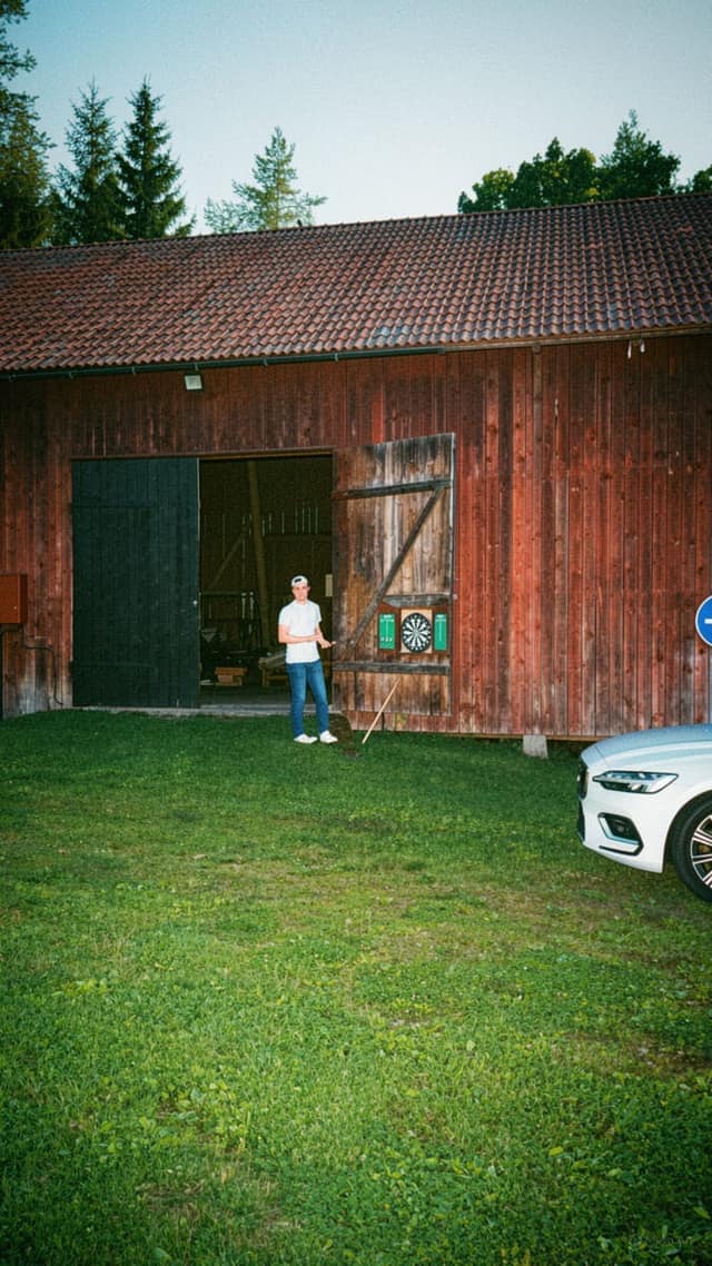 Vid den röda ladan på landet